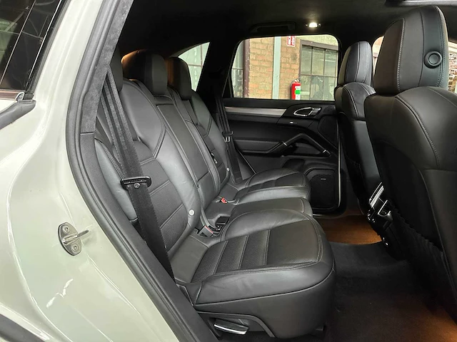 Porsche cayenne turbo 4.8 v8 500pk 2010 38.000km! - afbeelding 41 van  54