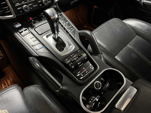 Porsche cayenne turbo 4.8 v8 500pk 2010, jf-108-d - afbeelding 24 van  57