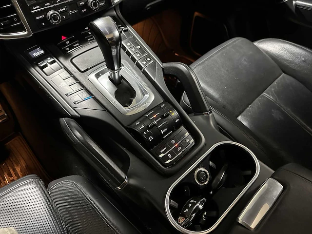 Porsche cayenne turbo 4.8 v8 500pk 2010, jf-108-d - afbeelding 29 van  57