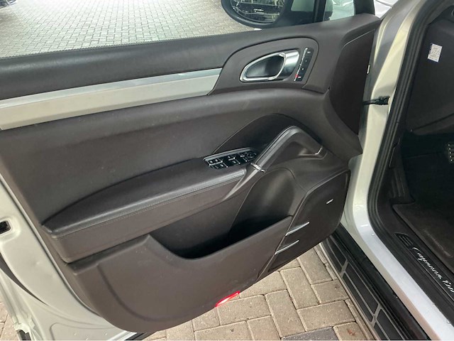 Porsche cayenne turbo 4.8 v8 500pk 2012 70.000km - afbeelding 4 van  10
