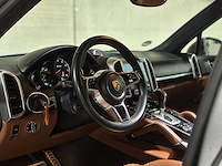 Porsche cayenne turbo 4.8 v8 520pk 2017 sport-chrono - afbeelding 10 van  44