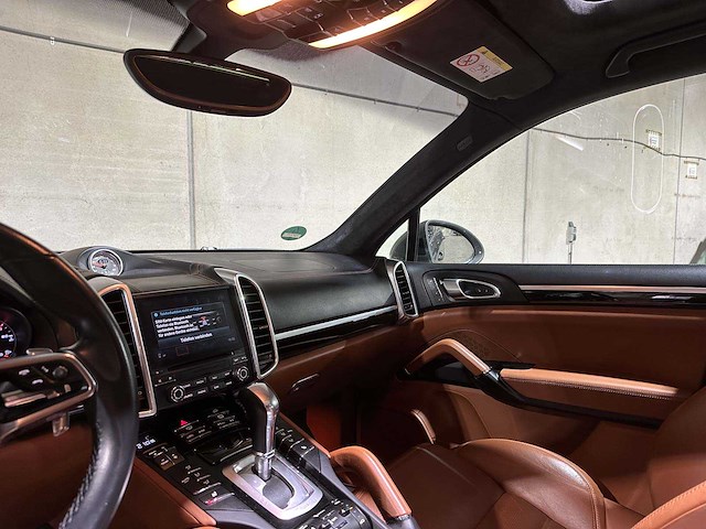 Porsche cayenne turbo 4.8 v8 520pk 2017 sport-chrono - afbeelding 13 van  44