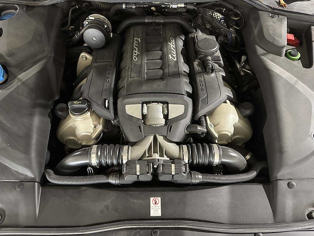 Porsche cayenne turbo 4.8 v8 520pk 2017 sport-chrono - afbeelding 32 van  44
