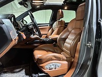 Porsche cayenne turbo 4.8 v8 520pk 2017 sport-chrono - afbeelding 33 van  44