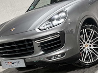 Porsche cayenne turbo 4.8 v8 520pk 2017 sport-chrono - afbeelding 23 van  44