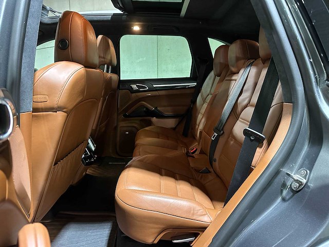 Porsche cayenne turbo 4.8 v8 520pk 2017 sport-chrono - afbeelding 35 van  44