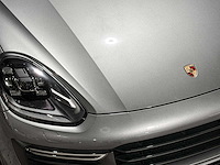 Porsche cayenne turbo 4.8 v8 520pk 2017 sport-chrono - afbeelding 41 van  44
