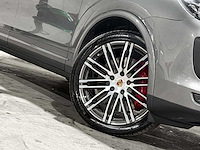 Porsche cayenne turbo 4.8 v8 520pk 2017 sport-chrono - afbeelding 42 van  44