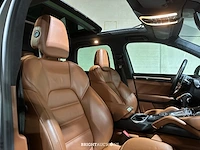 Porsche cayenne turbo 4.8 v8 520pk 2017 sport-chrono - afbeelding 36 van  43