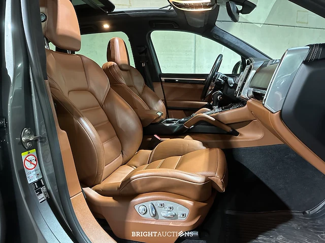 Porsche cayenne turbo 4.8 v8 520pk 2017 sport-chrono - afbeelding 35 van  43