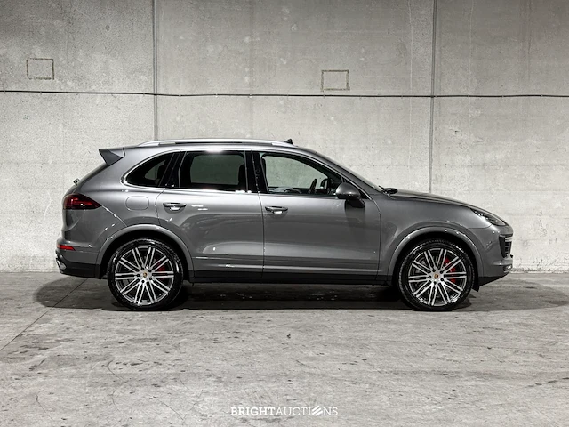 Porsche cayenne turbo 4.8 v8 520pk 2017 sport-chrono - afbeelding 41 van  43