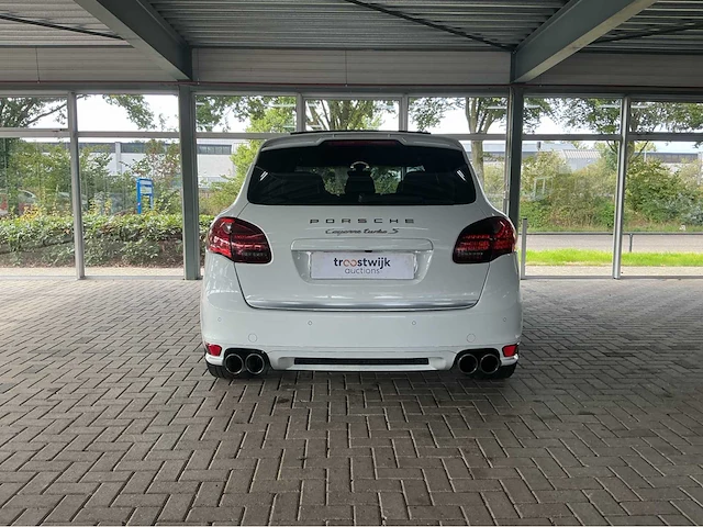 Porsche cayenne turbo s | 4.8 v8 biturbo 550 pk | 2014 | pdcc | luchtvering met pasm | acc | 20-inch 911 turbo design | marge auto - afbeelding 3 van  43