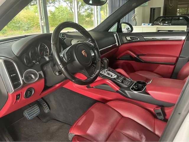 Porsche cayenne turbo s | 4.8 v8 biturbo 550 pk | 2014 | pdcc | luchtvering met pasm | acc | 20-inch 911 turbo design | marge auto - afbeelding 7 van  43