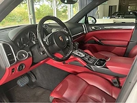 Porsche cayenne turbo s | 4.8 v8 biturbo 550 pk | 2014 | pdcc | luchtvering met pasm | acc | 20-inch 911 turbo design | marge auto - afbeelding 7 van  43