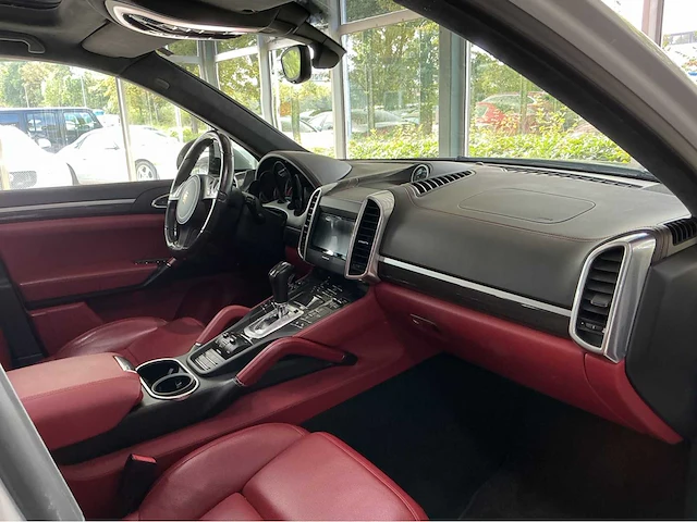 Porsche cayenne turbo s | 4.8 v8 biturbo 550 pk | 2014 | pdcc | luchtvering met pasm | acc | 20-inch 911 turbo design | marge auto - afbeelding 17 van  43