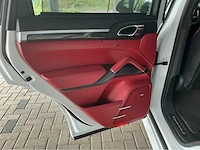 Porsche cayenne turbo s | 4.8 v8 biturbo 550 pk | 2014 | pdcc | luchtvering met pasm | acc | 20-inch 911 turbo design | marge auto - afbeelding 19 van  43