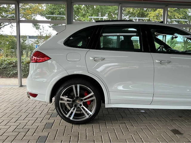 Porsche cayenne turbo s | 4.8 v8 biturbo 550 pk | 2014 | pdcc | luchtvering met pasm | acc | 20-inch 911 turbo design | marge auto - afbeelding 37 van  43