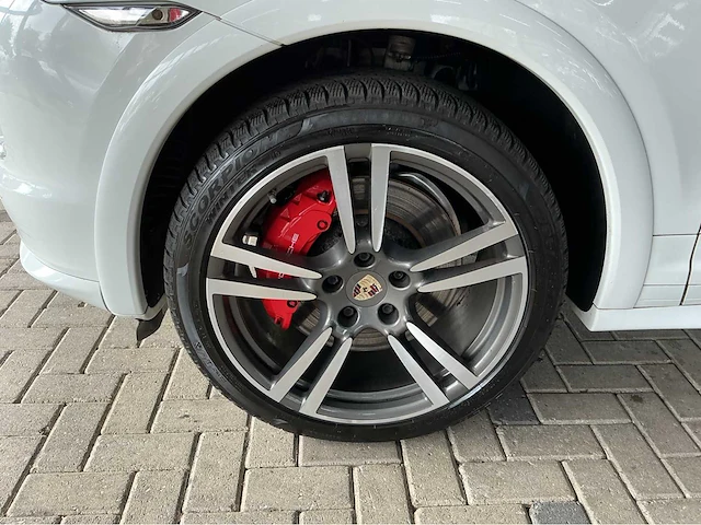 Porsche cayenne turbo s | 4.8 v8 biturbo 550 pk | 2014 | pdcc | luchtvering met pasm | acc | 20-inch 911 turbo design | marge auto - afbeelding 41 van  43