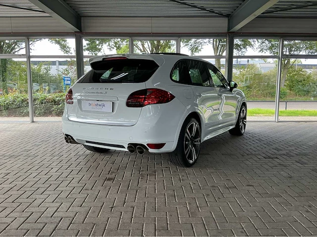 Porsche cayenne turbo s | 4.8 v8 biturbo 550 pk | 2014 | pdcc | luchtvering met pasm | acc | 20-inch 911 turbo design | marge auto - afbeelding 2 van  43
