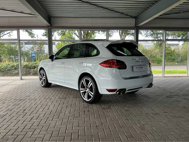 Porsche cayenne turbo s | 4.8 v8 biturbo 550 pk | 2014 | pdcc | luchtvering met pasm | acc | 20-inch 911 turbo design | marge auto - afbeelding 4 van  43