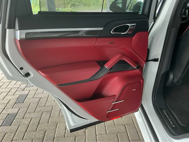 Porsche cayenne turbo s | 4.8 v8 biturbo 550 pk | 2014 | pdcc | luchtvering met pasm | acc | 20-inch 911 turbo design | marge auto - afbeelding 21 van  43