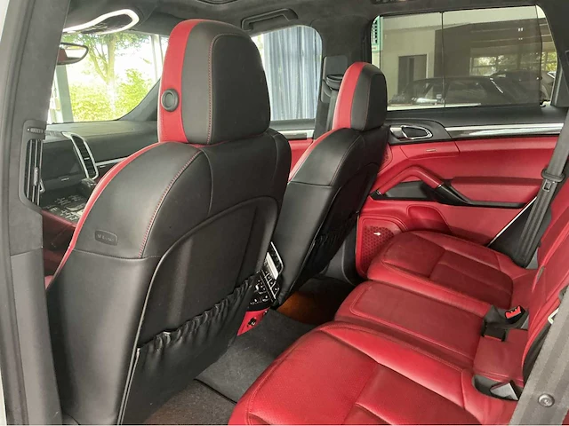 Porsche cayenne turbo s | 4.8 v8 biturbo 550 pk | 2014 | pdcc | luchtvering met pasm | acc | 20-inch 911 turbo design | marge auto - afbeelding 22 van  43