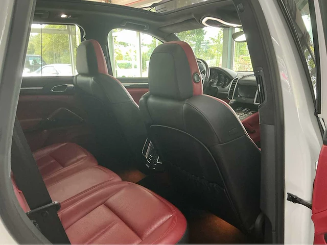 Porsche cayenne turbo s | 4.8 v8 biturbo 550 pk | 2014 | pdcc | luchtvering met pasm | acc | 20-inch 911 turbo design | marge auto - afbeelding 26 van  43