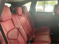 Porsche cayenne turbo s | 4.8 v8 biturbo 550 pk | 2014 | pdcc | luchtvering met pasm | acc | 20-inch 911 turbo design | marge auto - afbeelding 27 van  43
