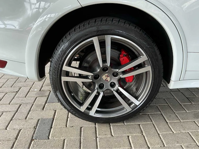 Porsche cayenne turbo s | 4.8 v8 biturbo 550 pk | 2014 | pdcc | luchtvering met pasm | acc | 20-inch 911 turbo design | marge auto - afbeelding 40 van  43