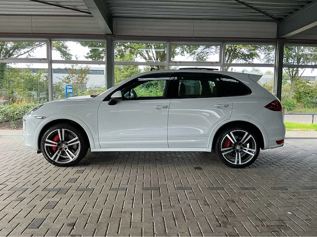 Porsche cayenne turbo s | 4.8 v8 biturbo 550 pk | 2014 | pdcc | luchtvering met pasm | acc | 20-inch 911 turbo design | marge auto - afbeelding 41 van  43