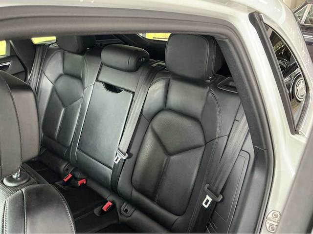 Porsche macan s 3.0 liter v6 bi-turbo benzine 2015 340 pk - afbeelding 29 van  42