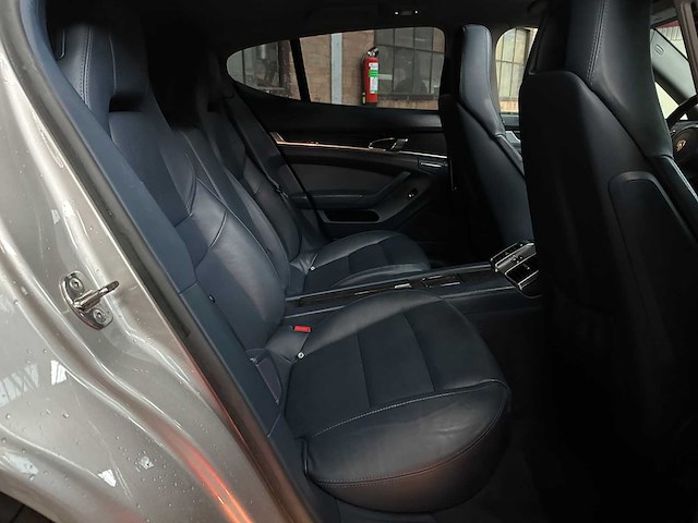Porsche panamera 3.6 v6 300pk 2011 - afbeelding 27 van  33