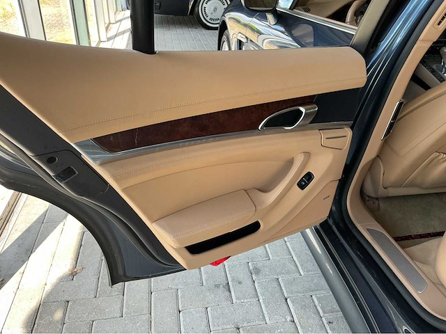Porsche panamera 4s | 4.8 v8 | 2010 | youngtimer | 400 pk | pdk | awd - afbeelding 13 van  24