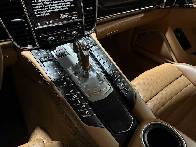 Porsche panamera gts 4.8 v8 430pk 2012 sport-chrono - afbeelding 20 van  52