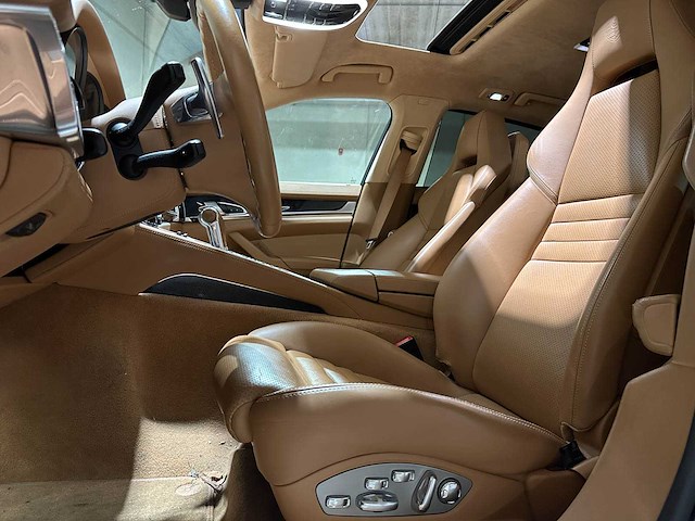 Porsche panamera gts 4.8 v8 430pk 2012 sport-chrono - afbeelding 29 van  52