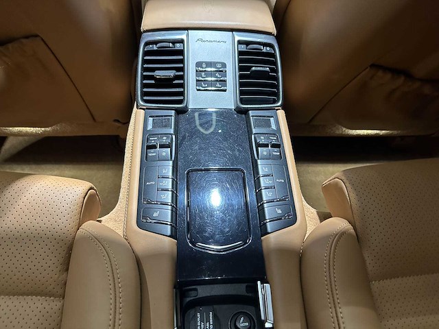 Porsche panamera gts 4.8 v8 430pk 2012 sport-chrono - afbeelding 32 van  52