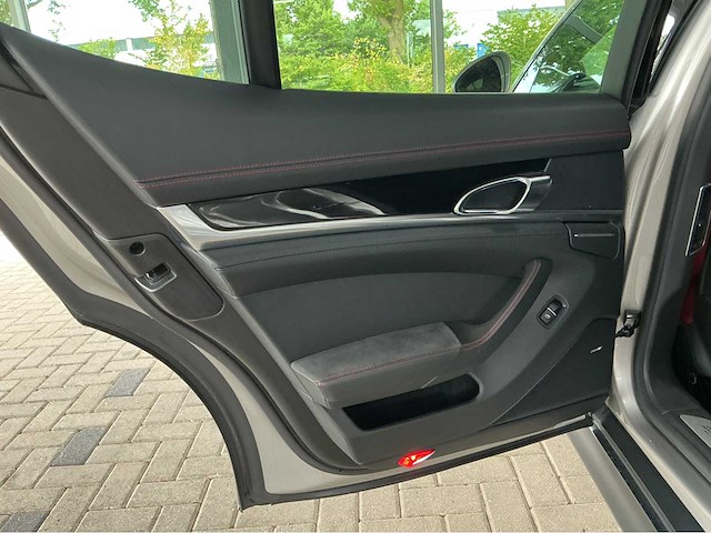 Porsche panamera gts 970 | 4.8 v8 | 2012 | 430 pk | awd | pdk | sport chrono | luchtvering/pdcc | 42.000 km | btw auto - afbeelding 27 van  37