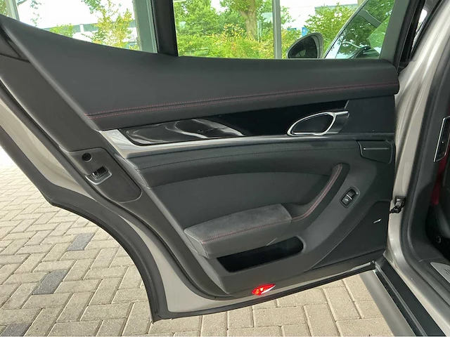 Porsche panamera gts 970 | 4.8 v8 | 2012 | 430 pk | awd | pdk | sport chrono | luchtvering/pdcc | 42.000 km | btw auto - afbeelding 27 van  37