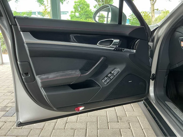 Porsche panamera gts 970 | 4.8 v8 | 2012 | 430 pk | awd | pdk | sport chrono | luchtvering/pdcc | 42.000 km | btw auto - afbeelding 28 van  37