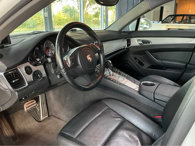 Porsche panamera s | 4.8 v8 | 400 pk | 2010 | youngtimer | 77.000 km | 19 inch panamera turbo wielen | porsche entry & drive | bose | btw auto - afbeelding 8 van  61