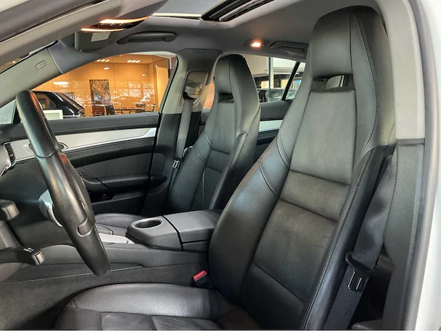 Porsche panamera s | 4.8 v8 | 400 pk | 2010 | youngtimer | 77.000 km | 19 inch panamera turbo wielen | porsche entry & drive | bose | btw auto - afbeelding 9 van  61