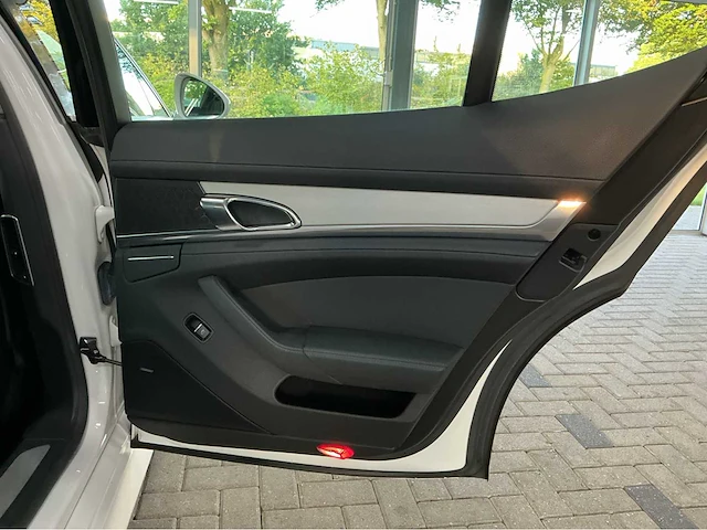 Porsche panamera s | 4.8 v8 | 400 pk | 2010 | youngtimer | 77.000 km | 19 inch panamera turbo wielen | porsche entry & drive | bose | btw auto - afbeelding 24 van  61