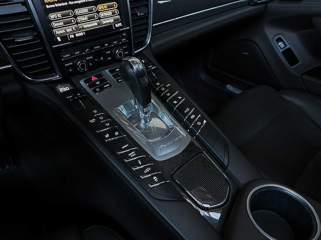 Porsche panamera turbo 4.8 v8 500pk 2009 sport-chrono, n-110-lt youngtimer - afbeelding 20 van  52