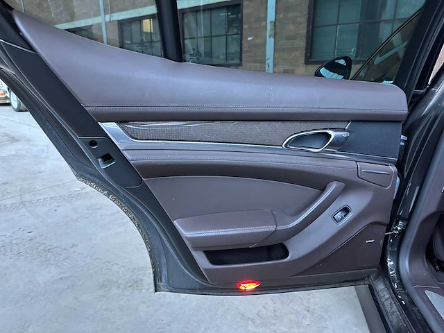 Porsche panamera turbo 4.8 v8 500pk 2009 sport-chrono, n-110-lt youngtimer - afbeelding 29 van  52