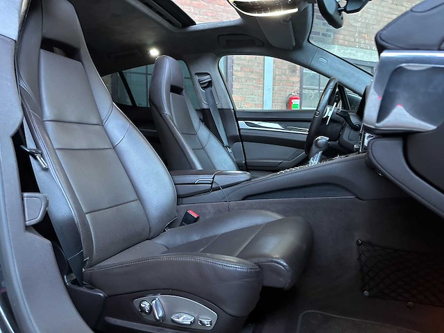 Porsche panamera turbo 4.8 v8 500pk 2009 sport-chrono, n-110-lt youngtimer - afbeelding 39 van  52