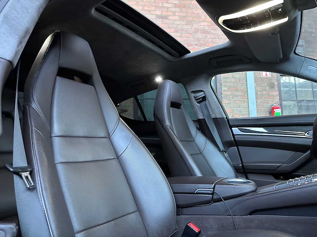 Porsche panamera turbo 4.8 v8 500pk 2009 sport-chrono, n-110-lt youngtimer - afbeelding 40 van  52