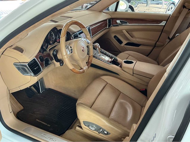 Porsche panamera turbo met iconische v8 biturbo youngtimer 500 pk 2010 btw auto - afbeelding 21 van  49
