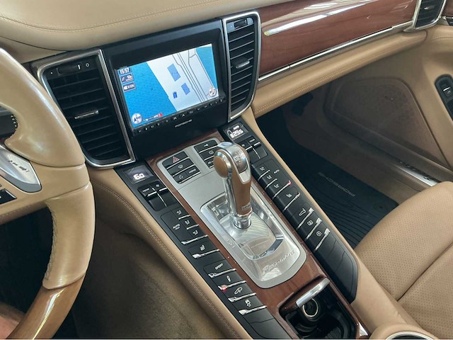 Porsche panamera turbo met iconische v8 biturbo youngtimer 500 pk 2010 btw auto - afbeelding 25 van  49