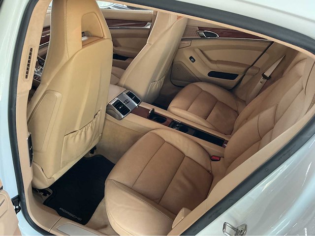 Porsche panamera turbo met iconische v8 biturbo youngtimer 500 pk 2010 btw auto - afbeelding 34 van  49