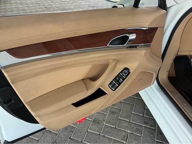 Porsche panamera turbo met iconische v8 biturbo youngtimer 500 pk 2010 btw auto - afbeelding 35 van  49